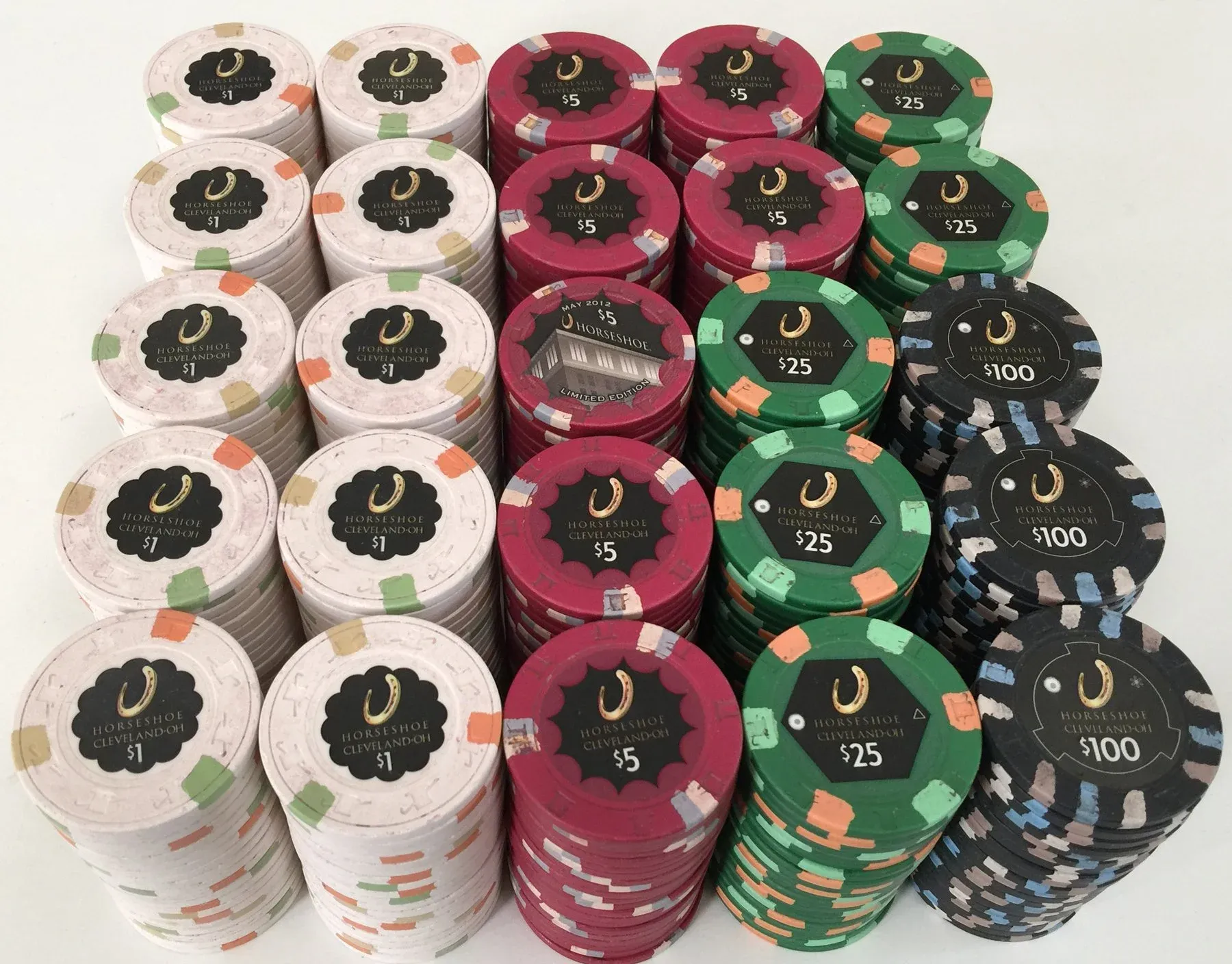 Mesa de casino con cartas